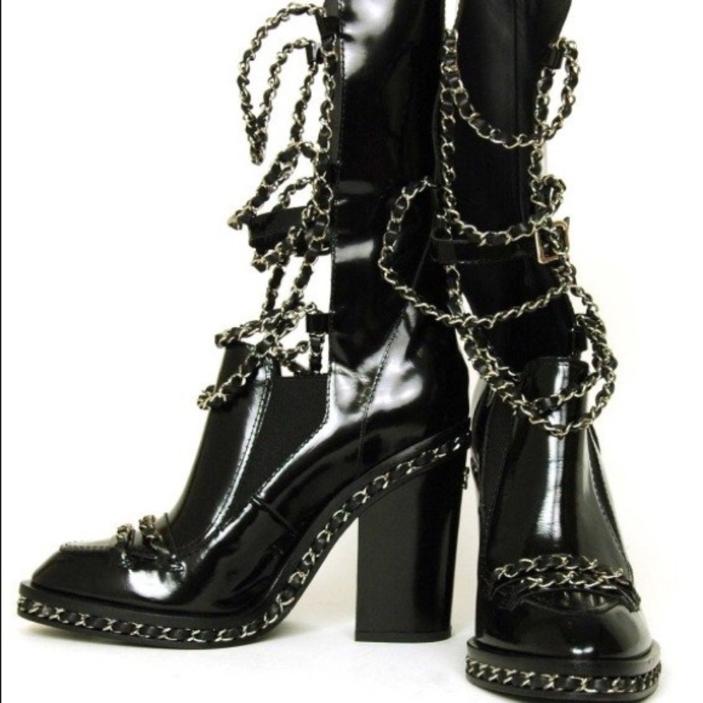ISO 2013 Chanel chain boots